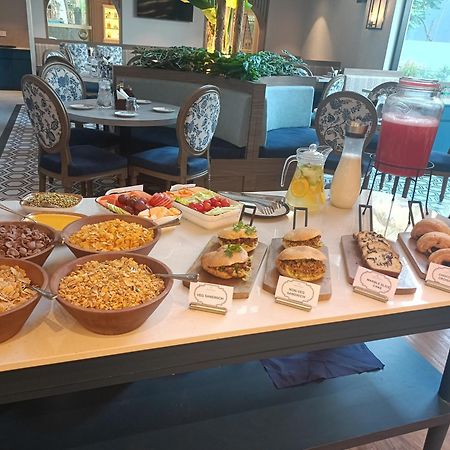 Meritas Auberge Calangute Goa Екстериор снимка
